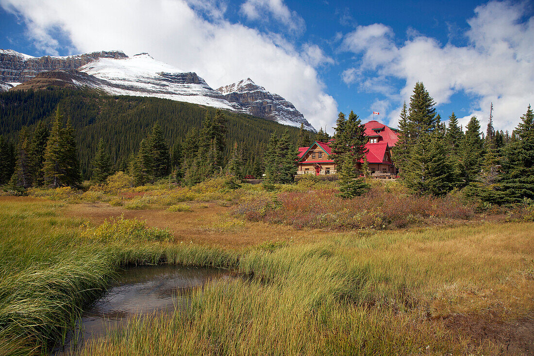 Num Ti-Yah Lodge, Bow Lake, Banff National Park, Rocky Mountains, Alberta, Canada