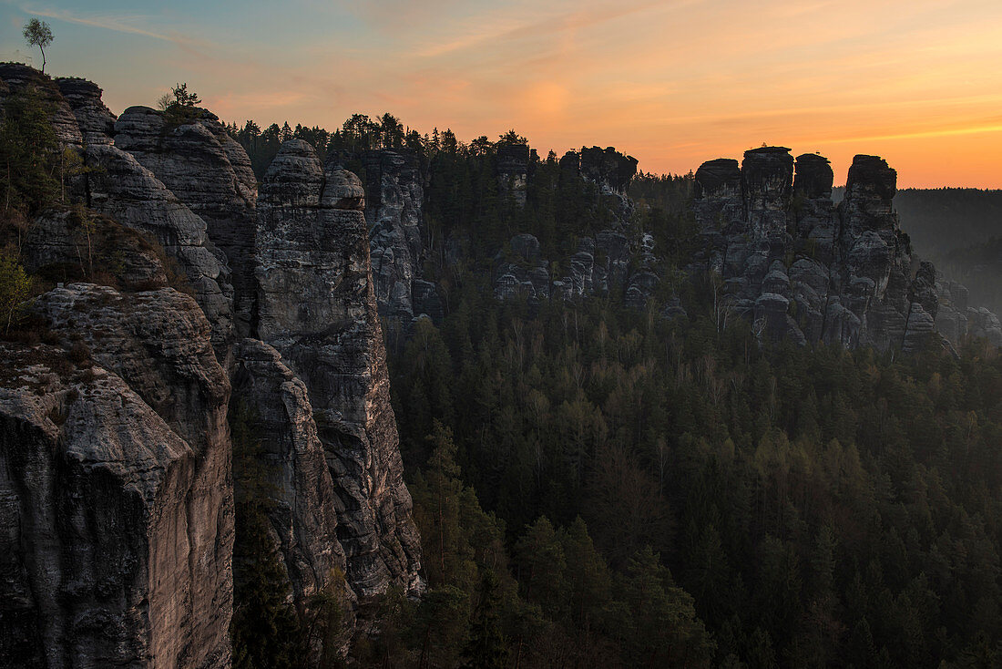 Wehlgrund valley with view to rock formations Gans and Lokomotive at sunrise, Neurathen Castle, Bastei, Rathen, Elbe Sandstone Mountains, Saxon Switzerland, Saxony, Germany