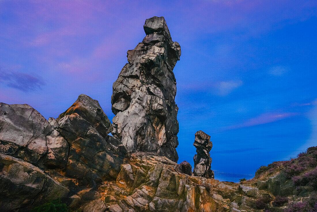 rock formation Mittelsteine, part of Devil´s Wall (Teufelsmauer) at sunset, between Weddersleben, Neinstedt, Thale, Harz Foreland, Harz Mountains, Saxony-Anhalt, Germany