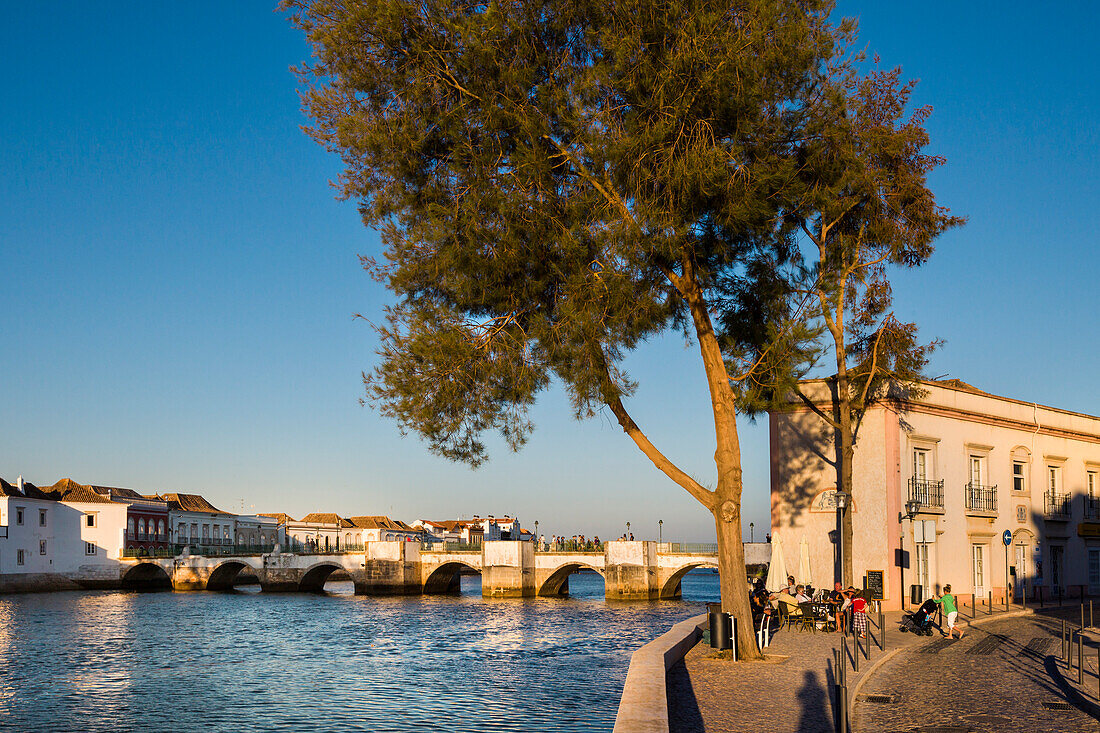 Römische Brücke (Ponte Romana) über Rio Gilao, Tavira, Algarve, Portugal