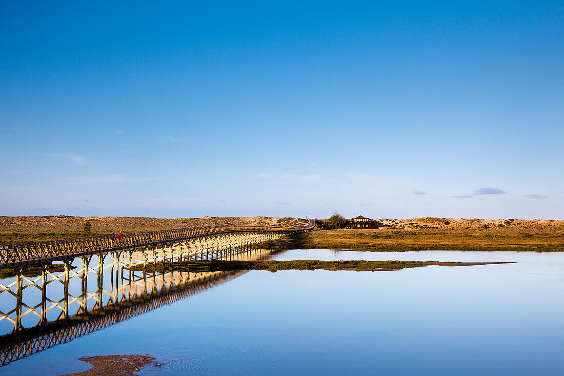 Bridge across lagoon, Quinta do Largo, Naturpark Ria Formosa, Algarve, Portugal