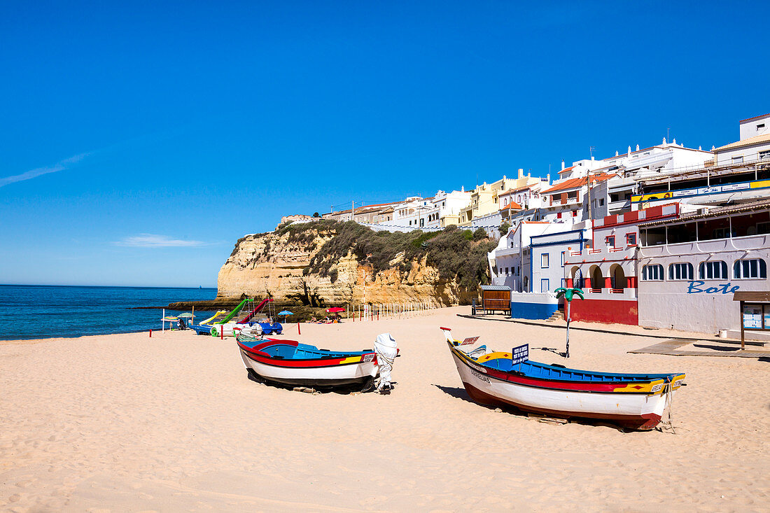 Boote am Strand, Carvoeiro, Algarve, Portugal
