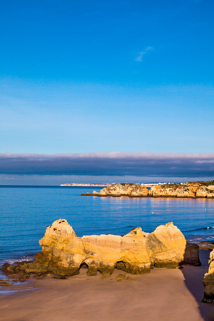 Blick auf den Strand, Praia do Vau, Praia da Rocha, Algarve, Portugal