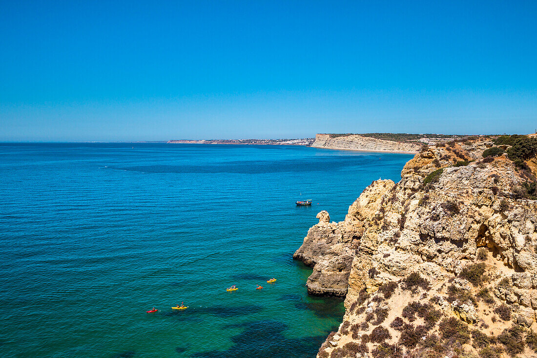 Blick von der Ponta de Piedade auf die Küste, Lagos, Algarve, Portugal