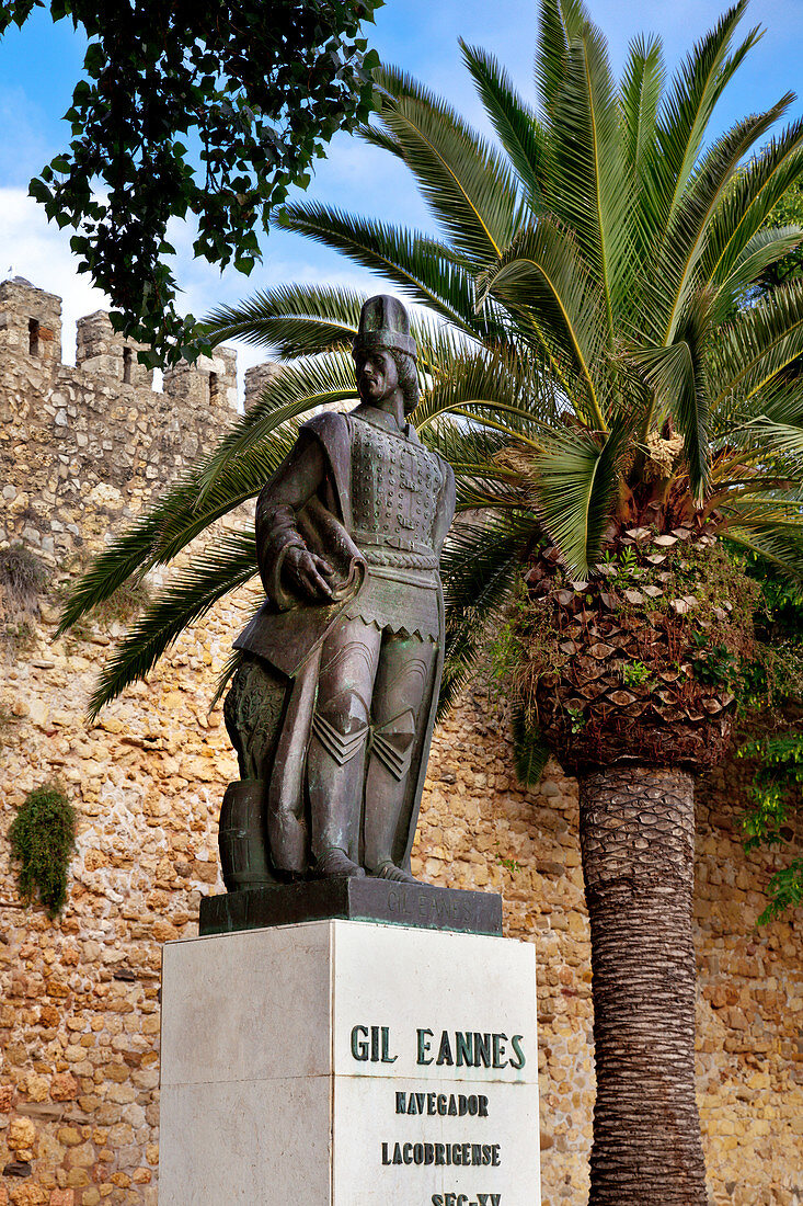 Monument, navigator Gil Eanes, Lagos, Algarve, Portugal
