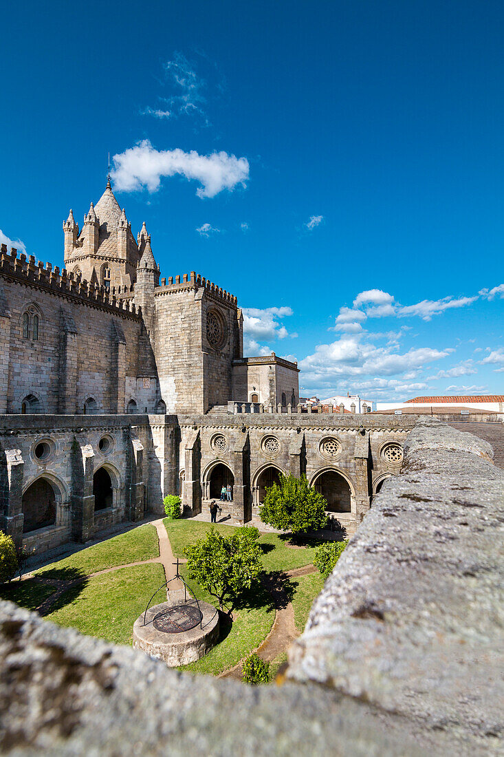 Cloister, cathedral, Evora, Alentejo, Portugal