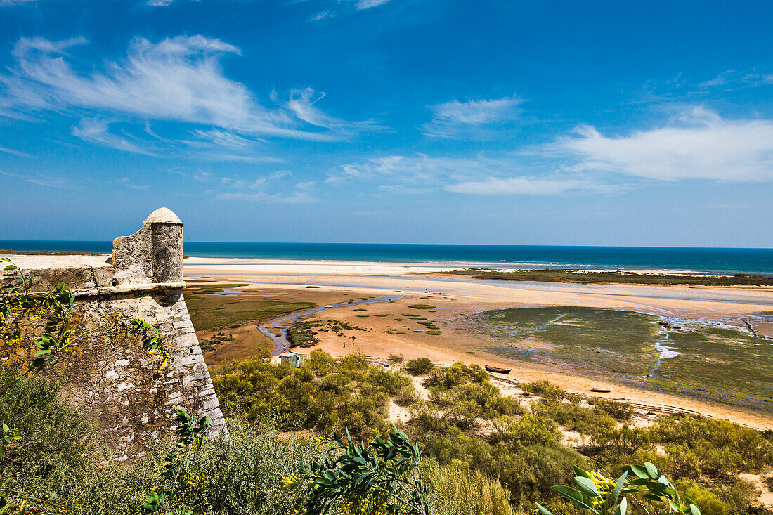 Blick von der Burg auf den Strand, Cacela Velha, Algarve, Portugal