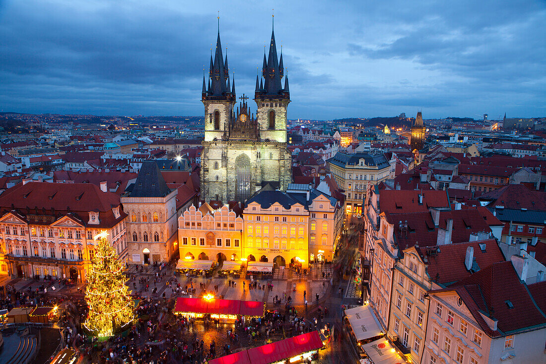 Overview of the Christmas Market and the Church of Our Lady of Tyn on the Old Town Square, UNESCO World Heritage Site, Prague, Czech Republic, Europe