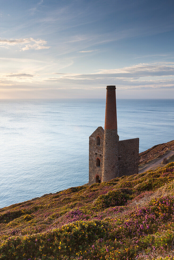 The abandoned Wheal Coates engine house, UNESCO World Heritage Site, on the Cornish cliff tops near St. Agnes, Cornwall, England, United Kingdom, Europe