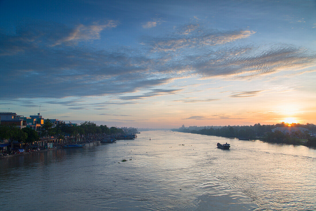 Ben Tre River at dawn, Ben Tre, Mekong Delta, Vietnam, Indochina, Southeast Asia, Asia