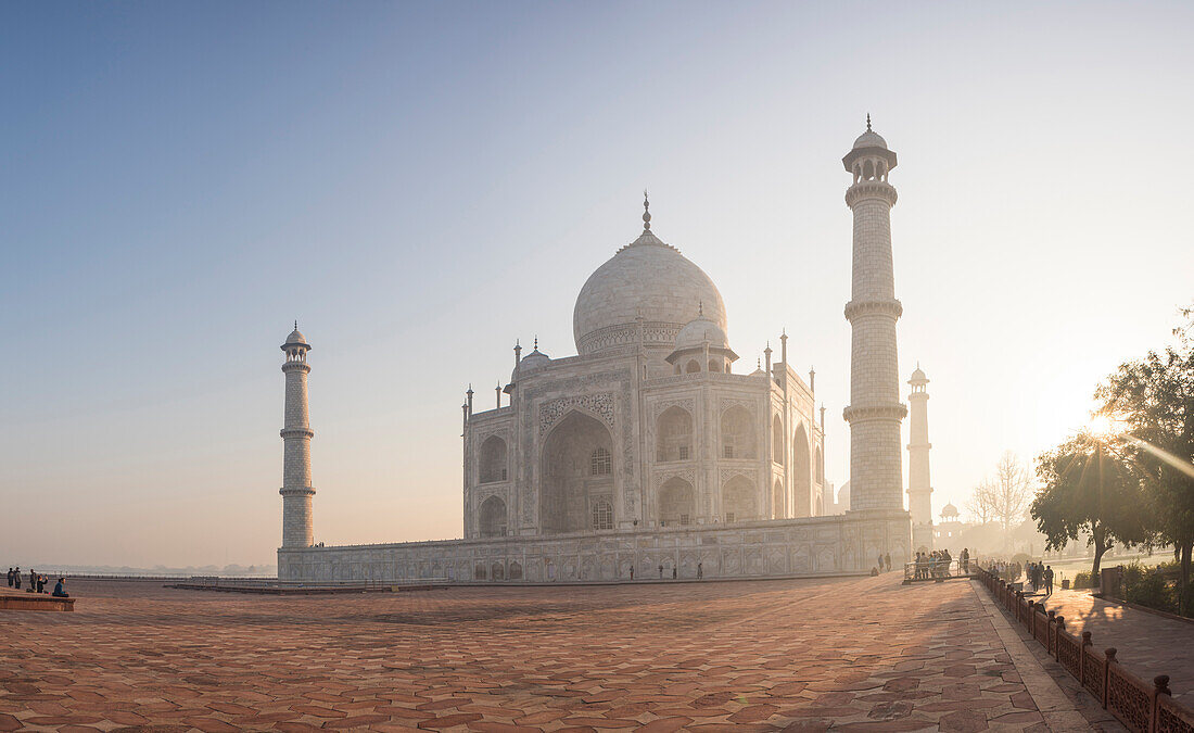Dawn at the Taj Mahal, UNESCO World Heritage Site, Agra, Uttar Pradesh, India, Asia