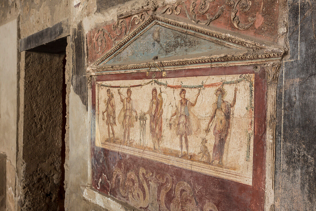 Stuccoed and frescoed lararium, Thermopolium of Vetutius Placidus, Pompeii, UNESCO World Heritage Site, Campania, Italy, Europe