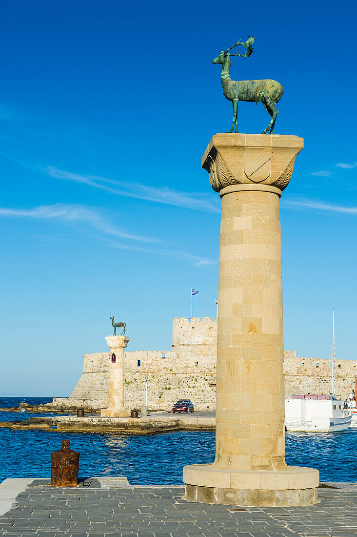 The deer, symbol of the city, at the entrance to Mandraki harbour, the Medieval Old Town of the City of Rhodes, Rhodes, Dodecanese Islands, Greek Islands, Greece, Europe