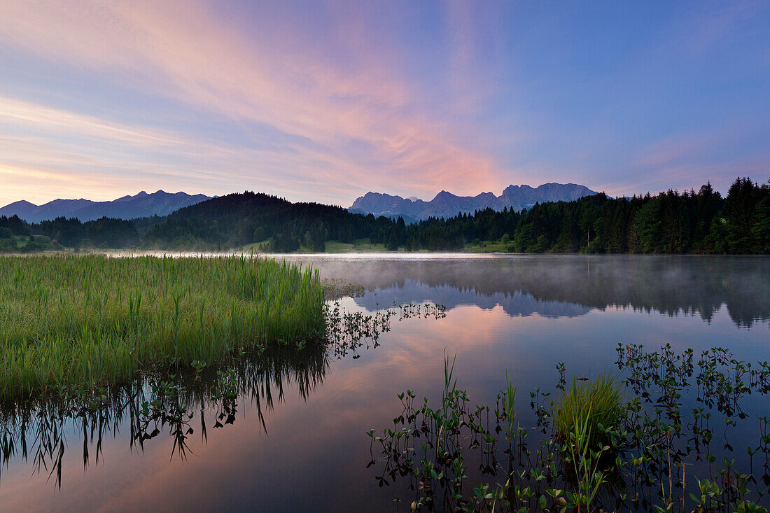 Morning fog at lake Geroldsee, view to Soierngruppe and Karwendel, Werdenfels region, Bavaria, Germany