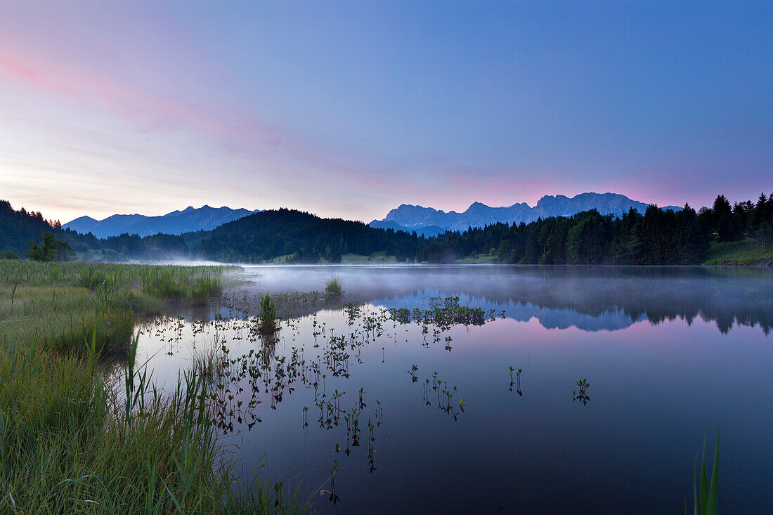 Morning fog at lake Geroldsee, view to Soierngruppe and Karwendel, Werdenfels region, Bavaria, Germany