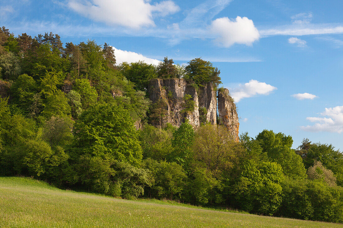 Felsformation Munterley, bei Gerolstein, Eifelsteig, Vulkaneifel, Eifel, Rheinland-Pfalz, Deutschland