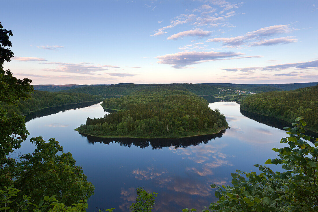 Blick auf die Saaleschleife am Saale-Stausee, Naturpark Thüringer Schiefergebirge / Obere Saale, Thüringen, Deutschland