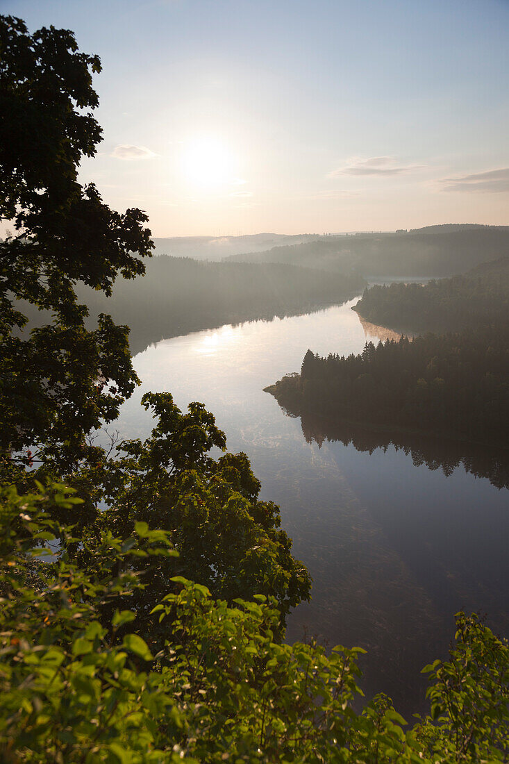 Sonnenaufgang am Saale-Stausee, Naturpark Thüringer Schiefergebirge / Obere Saale, Thüringen, Deutschland