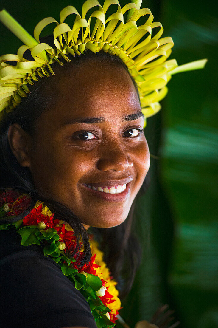 Young Kiribati woman in traditional dress, Kiribati Islands