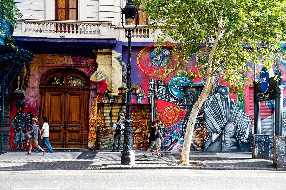 Graffiti In Avenida De Mayo, Buenos Aires, Argentina