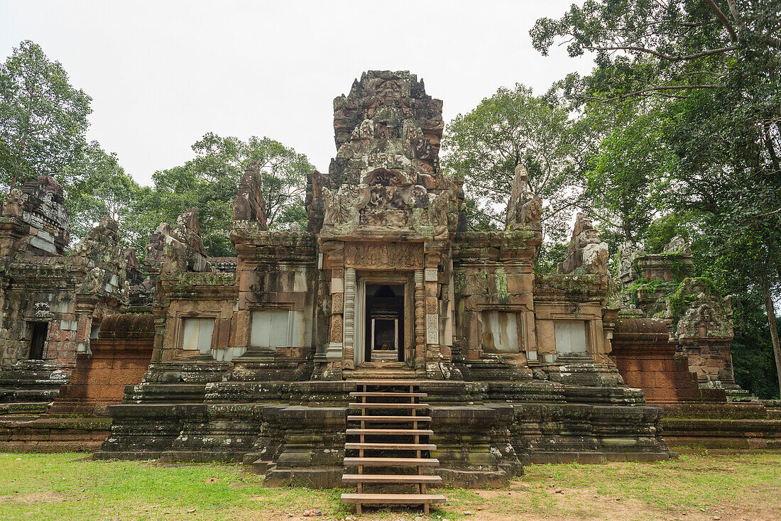 'Temple of Phimeanakas, built in tenth century by Rajendravarman and after rebuilt by Suryavarman II, Angkor; Siem Reap, Cambodia'