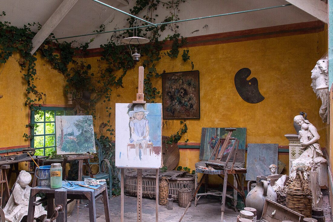 artists studio-museum frequented by cezanne, renoir, sisley, rodin, mary, cassatt, former hotel baudy, giverny, eure (27), normandy, france