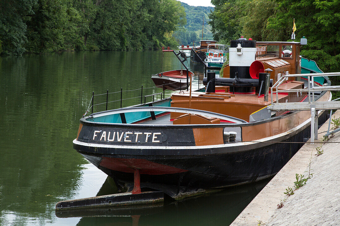 barge la fauvette at the batellerie (inland shipping) museum in poses, eure (27), normandy, france