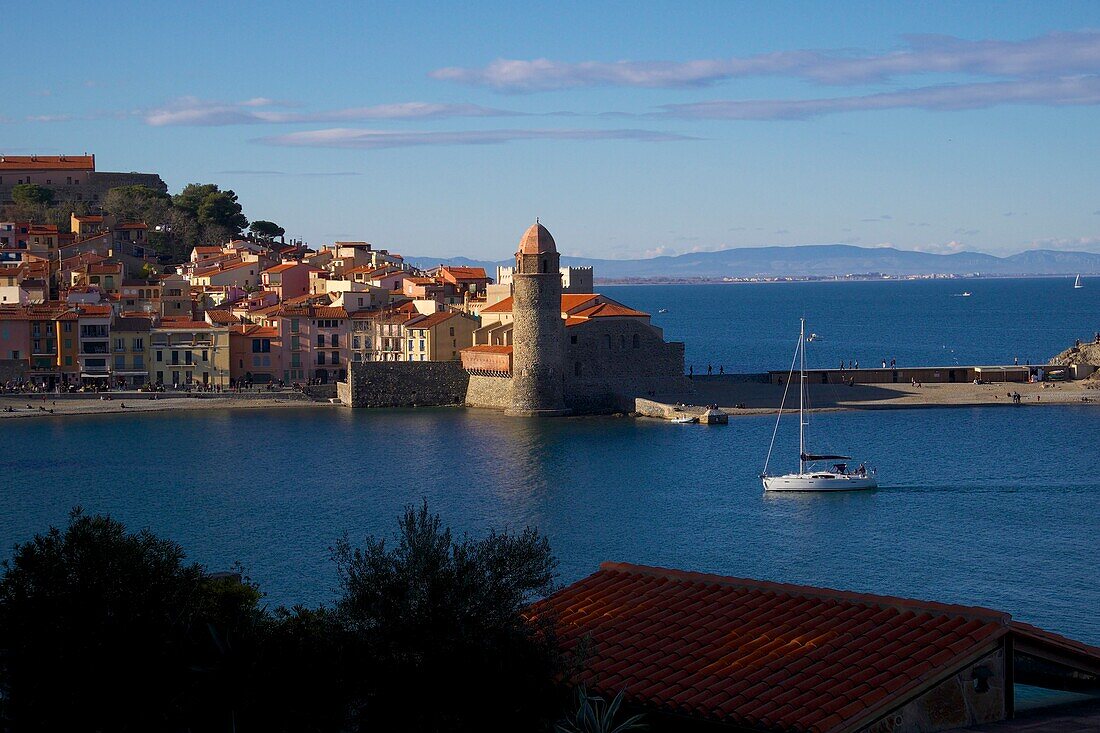 Europe, France, Languedoc Roussillon, Pyrenees Orientales, Collioure, the village and the church of Notre Dame des Anges