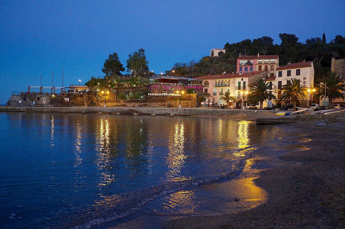 Europe, France, Languedoc Roussillon, Pyrenees Orientales, Collioure, the beach at dusk