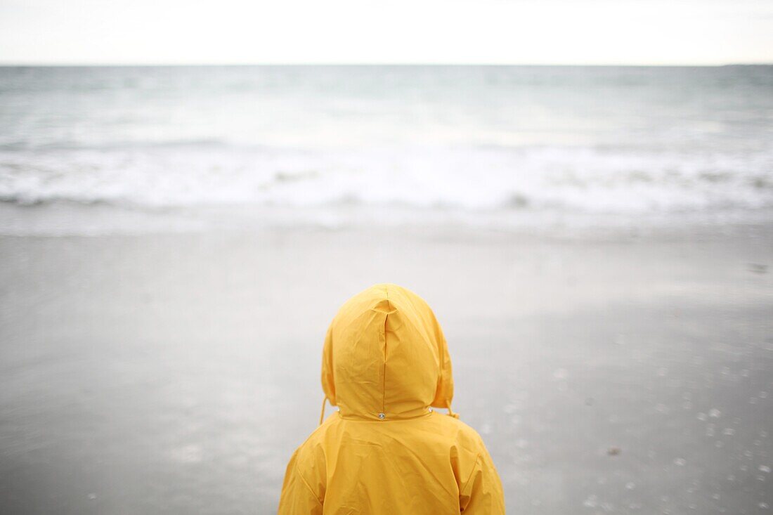 3 years old boy looking at the sea