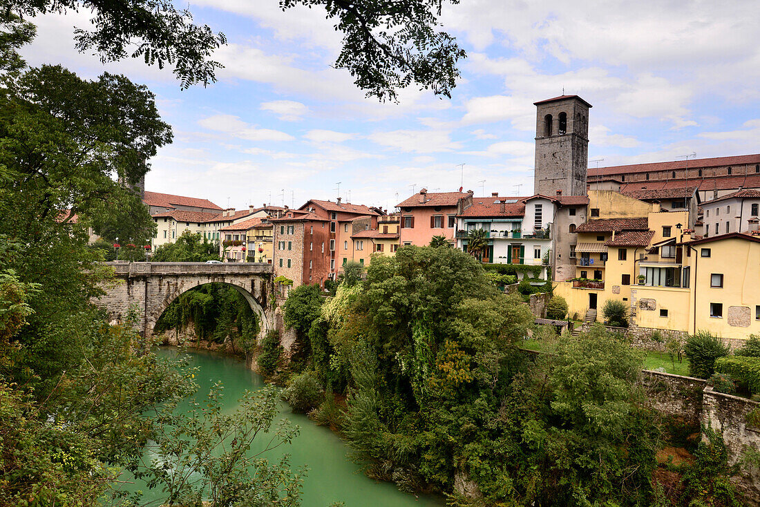 Ansicht von Cividale del Friuli am Fluß Natisone, Friaul, Nord-Italien
