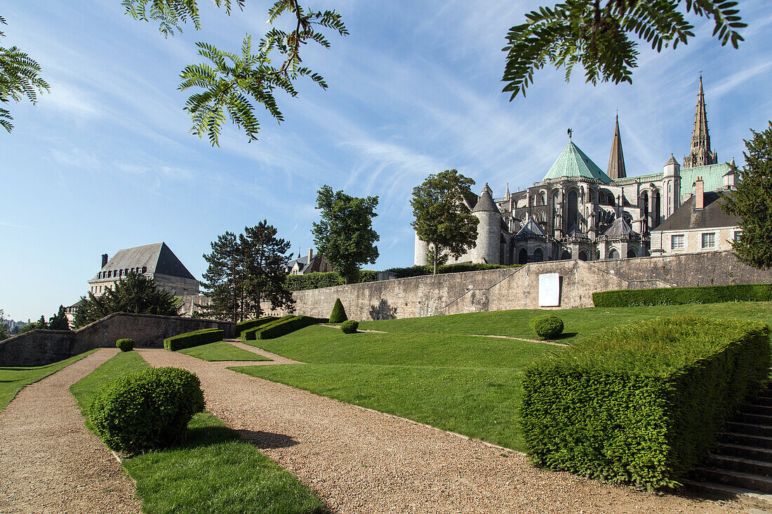 the bishop's gardens at the notre-dame cathedral, chartres, eure-et-loir (28), france