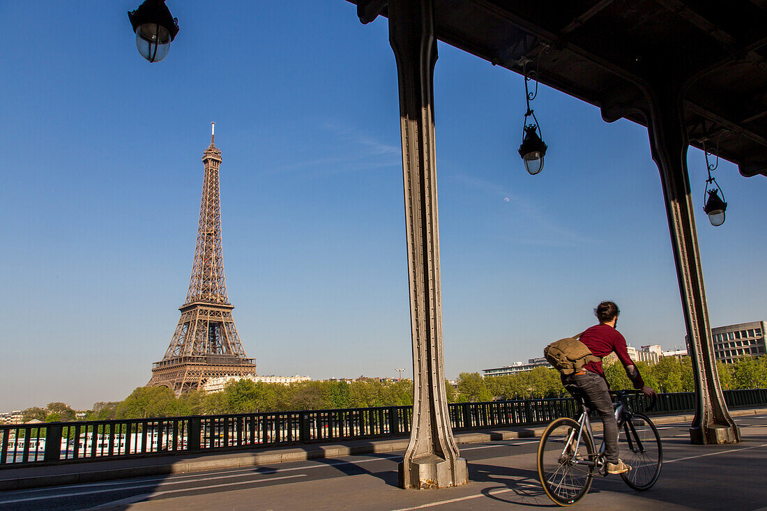 bir-hakeim bridge metro station, 16th arrondissement, paris (75), ile-de-france, france