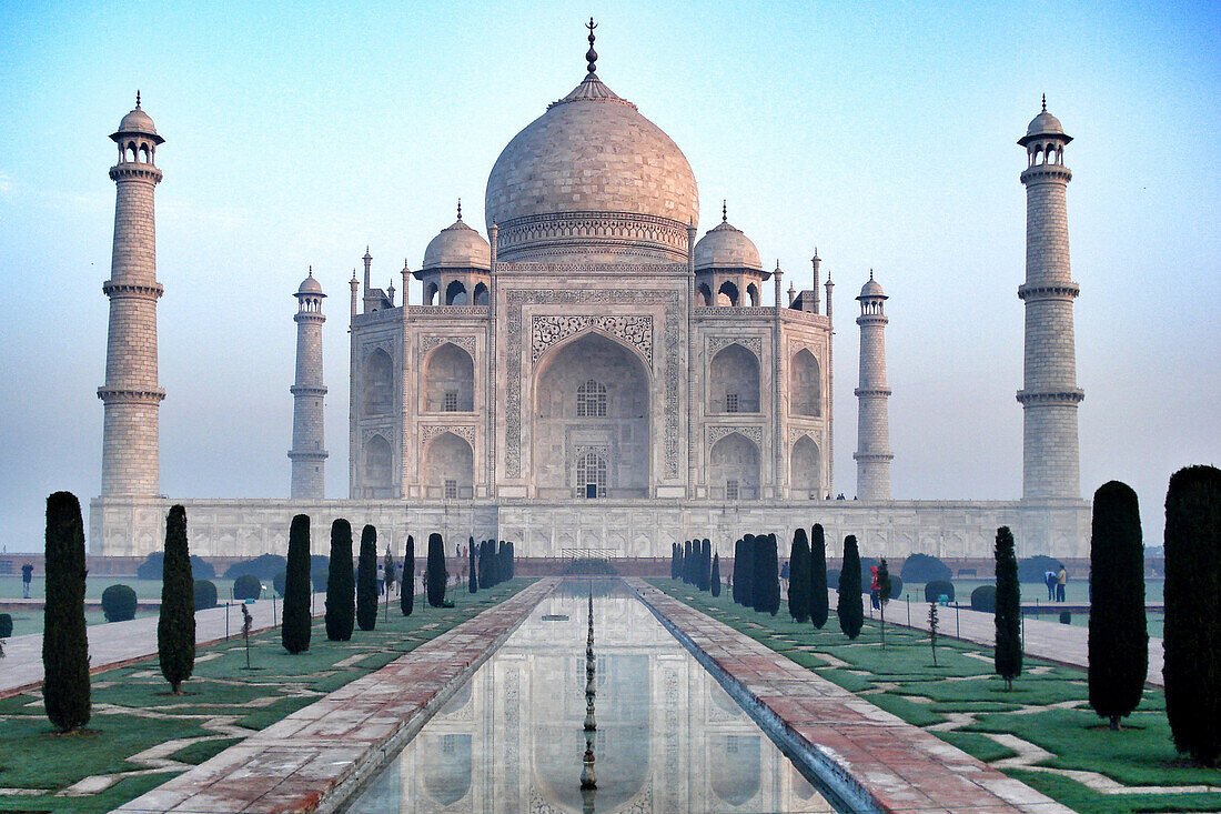 the taj mahal, place of the crown in persian, in the city of agra on the banks of the yamuna river in the state of uttar pradesh. white marble mausoleum built by the mogul emperor shah jahan, uttar pradesh, india, asia