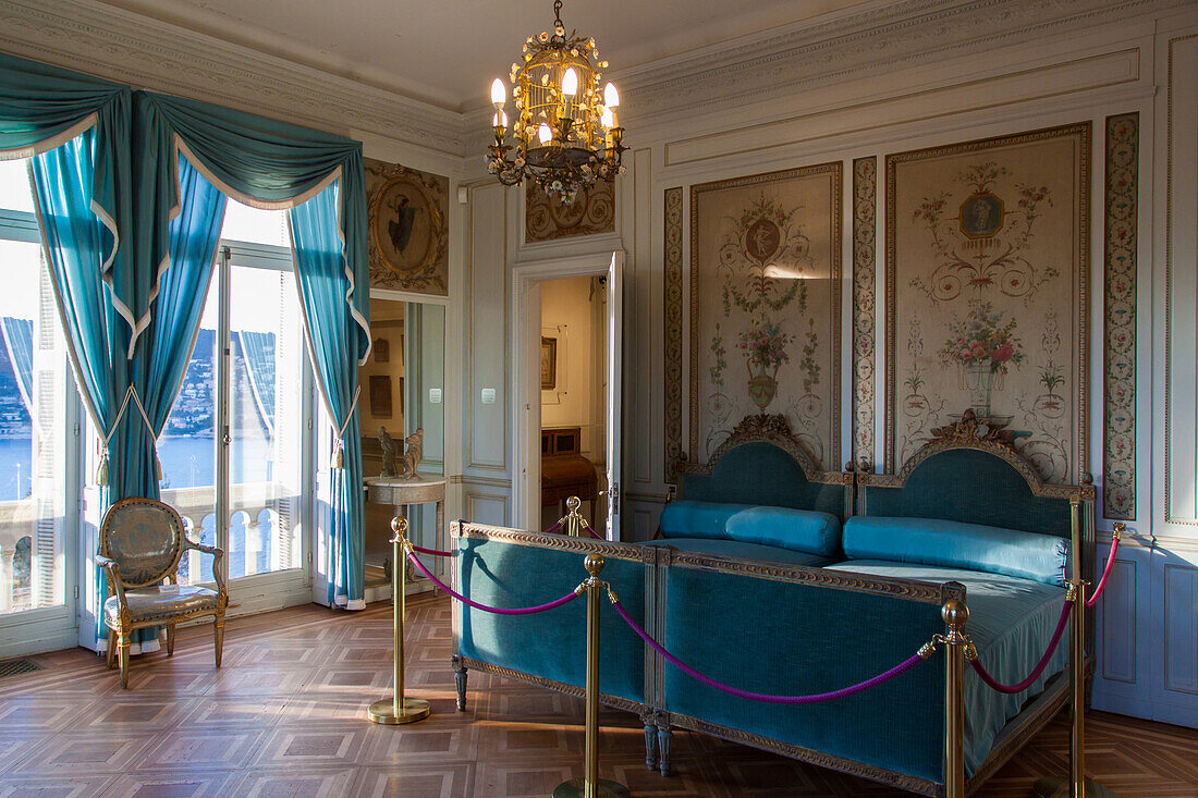 blue bedroom in the villa ephrussi de rothschild, saint-jean-cap-ferrat, (06), alpes-maritimes, paca, france