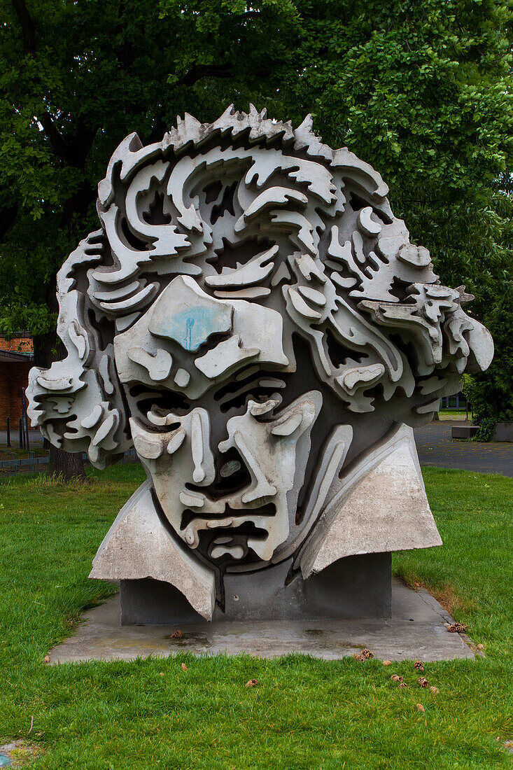 statue de siegfrid wolske representant le visage du compositeur allemand ludwig van beethoven, bonn, land de rhenanie-du-nord-westphalie, allemagne