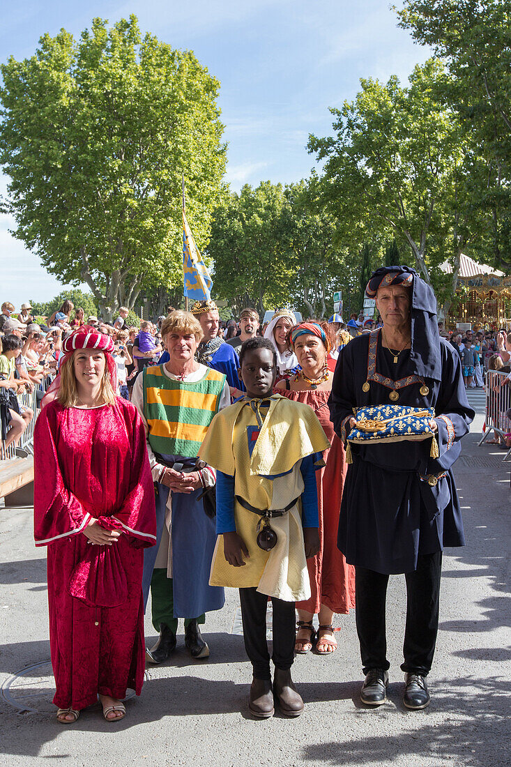 festival of saint louis, celebration of the 800 year anniversary of the birth of louis ix, gates of the ramparts, the elected officials, actors and mr guy delmas carrying the keys, organizer of the festival, sword fight, aigues-mortes, gard (30), france