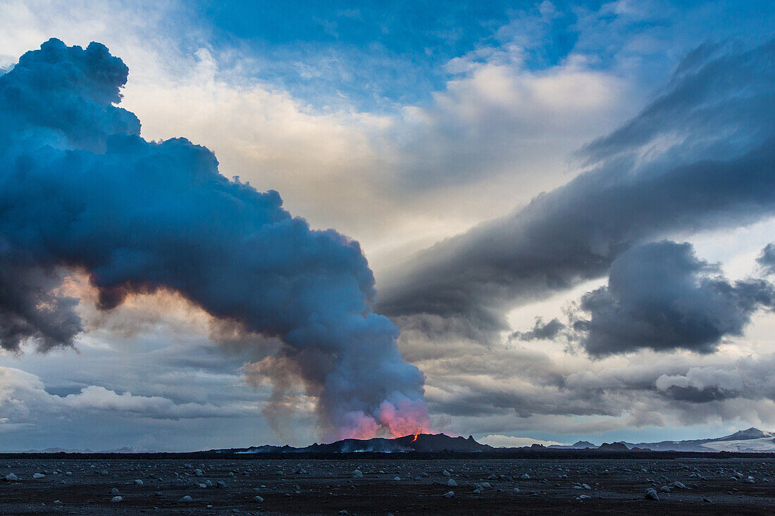 site of the eruption of the volcano holuhraun spewing out lava and toxic gasses (sulphur dioxide) over northern europe, bardarbunga volcanic system, f910, north of the glacier dyngjujokull in the glacier vatnajokull glacier, highlands, northeast iceland, 