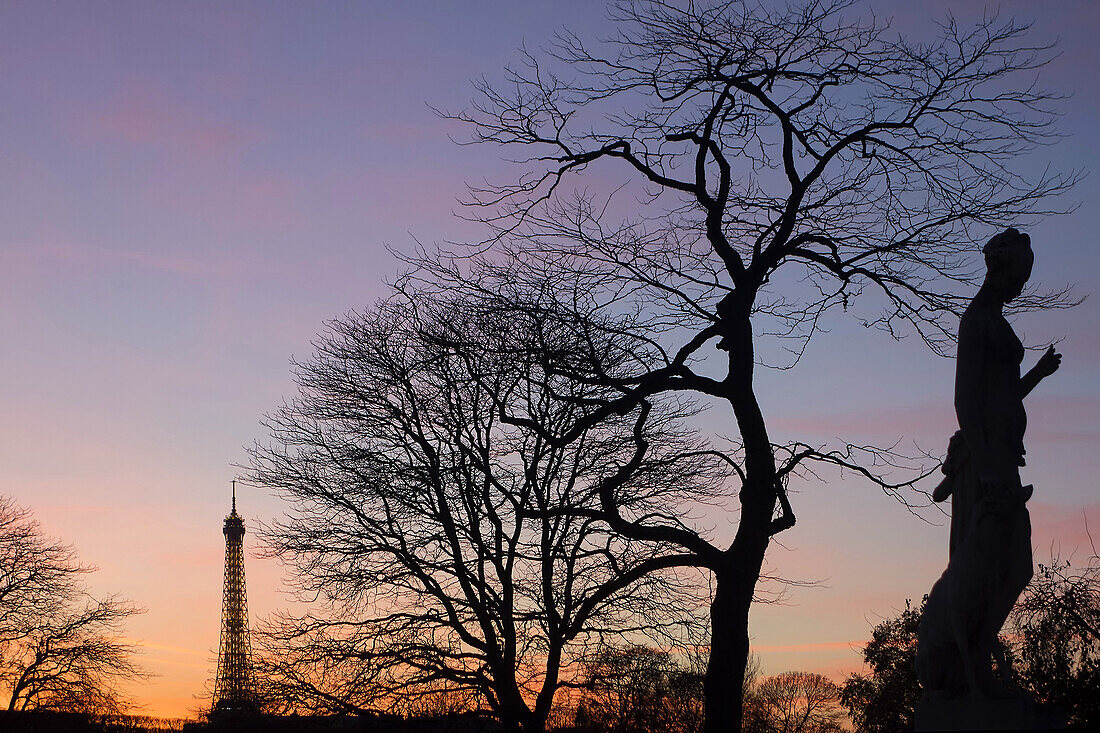 statue of diana with the eiffel tower, tuileries gardens, paris, ile-de-france (75), france