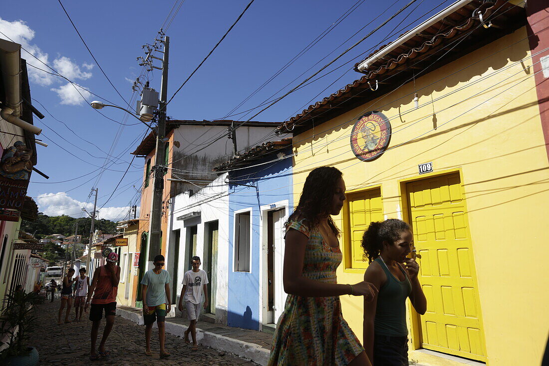 Rua das Pedres, shops and restaurants, cobblestone streets, the center of Lencois, the main town, starting point for Chapada Diamantina National Park, Bahia, Brazil