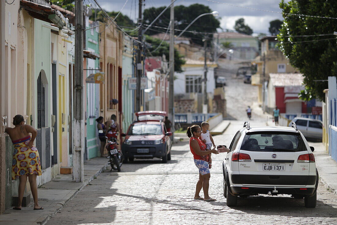 Hauptstrasse durch alten Teil des Dorfes Andarai, nahe Rathaus, Ostgrenze des Chapada Diamantina National Park, Andarai, Bahia, Brasilien