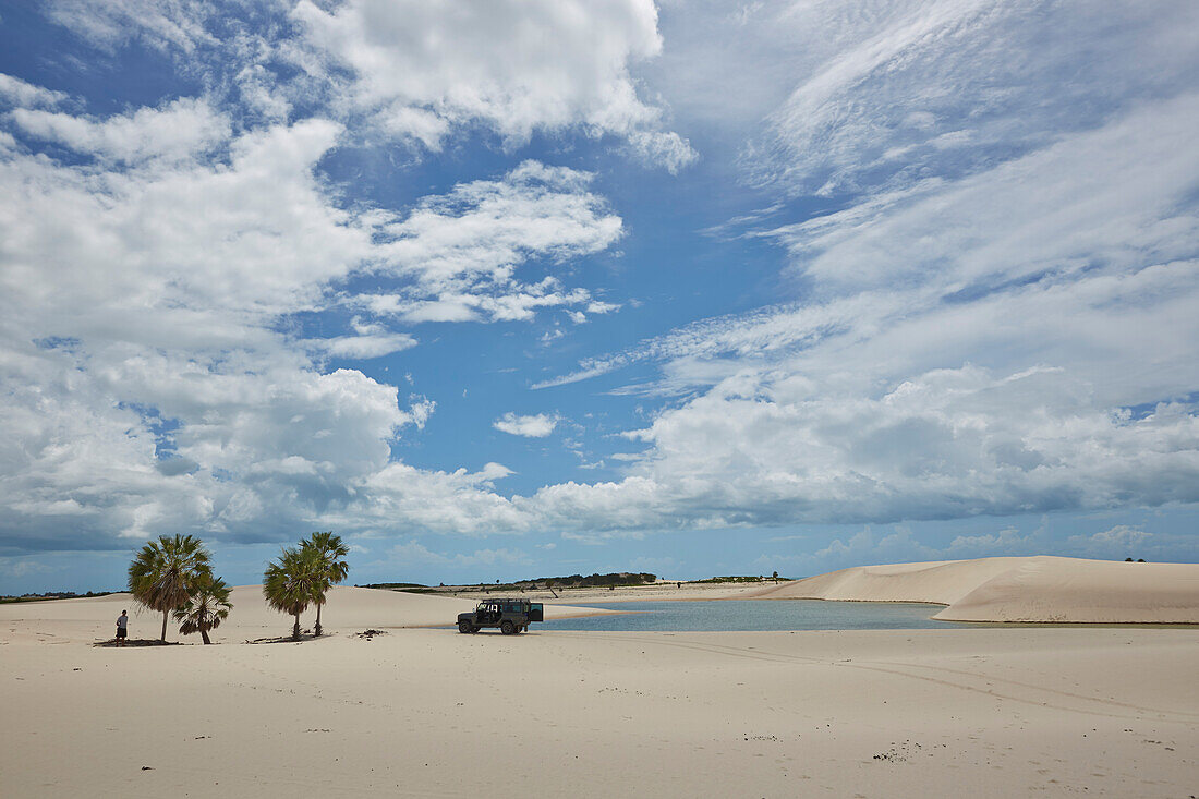 Von Regenwasser gefuellte Lagune, nahe Camosim, Fahrt mit 4WD, mit Guide Paulo von Extremo Nordeste Xpeditions, westlich Jericoacoara, Ceara, Brasilien