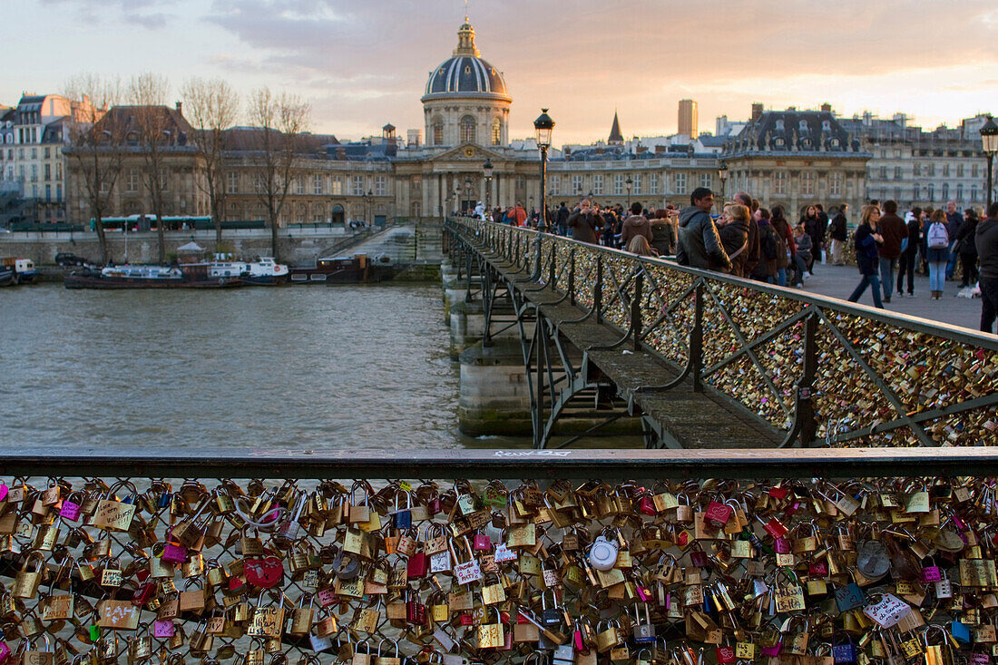 France, Paris, 75, 1st ARRT, Pont des Arts, padlocks of love