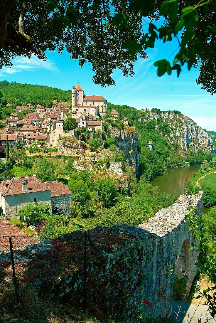 Europe, France, Lot,  general view of Saint Cirq Lapopie village