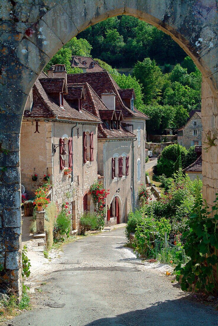 Europe, France, Lot,  street view of Saint Cirq Lapopie village