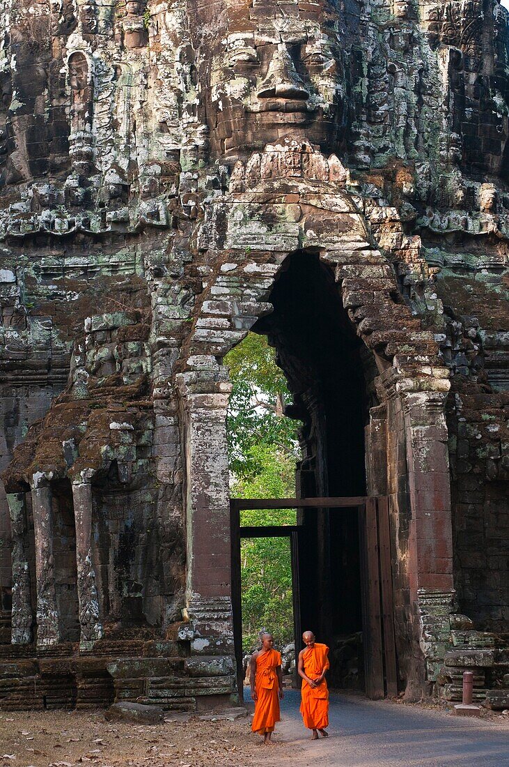 Camdodia, Siem Reap Province, Siem Reap Town, Angkor Temples, Site World Heritage of Humanity by Unesco in 1992, North door of Angkor Thom temple, monks