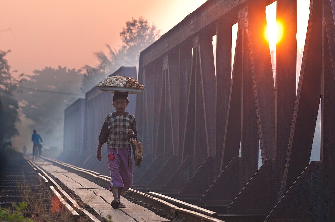 Camdodia, Battambang Province, Battambang town, steel bridge where the bamboo train passes