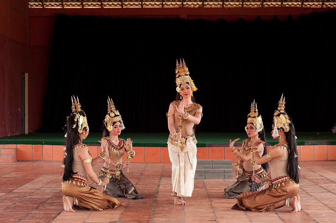 Camdodia, Phnom Penh Province, Phnom Penh town, Royal University of Fine Arts, training of the traditional Khmer dance by the National Ballet