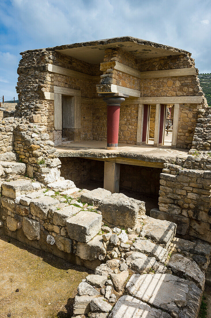 The ruins of Knossos, the largest Bronze Age archaeological site, Minoan civilization, Crete, Greek Islands, Greece, Europe