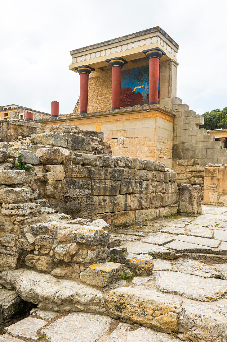 The ruins of Knossos, the largest Bronze Age archaeological site, Minoan civilization, Crete, Greek Islands, Greece, Europe
